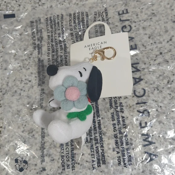 American eagle Snoopy Flower Bag Charm - Picture 3 of 7